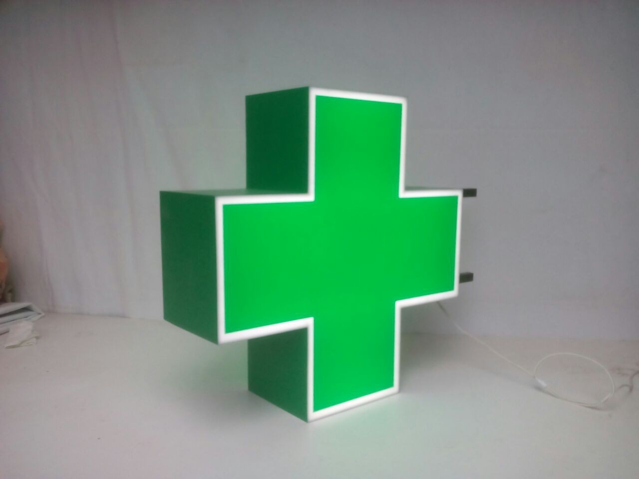 Изготовление светодиодных аптечных крестов в Шымкенте