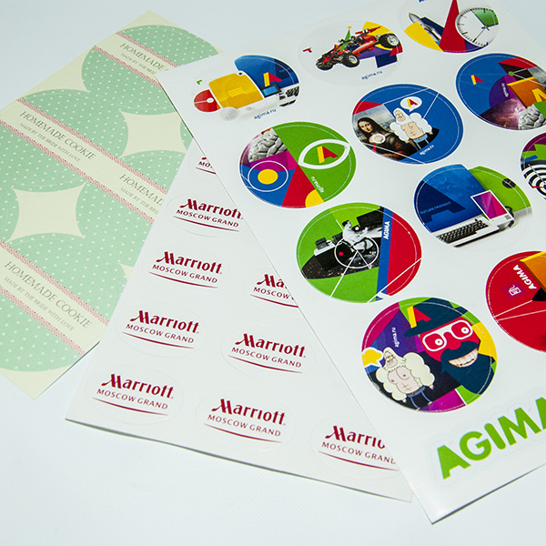 Профессиональная печать наклеек с резкой в Шымкенте