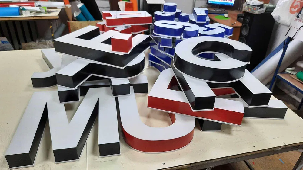 Производство объемных световых букв на фасад в Шымкенте